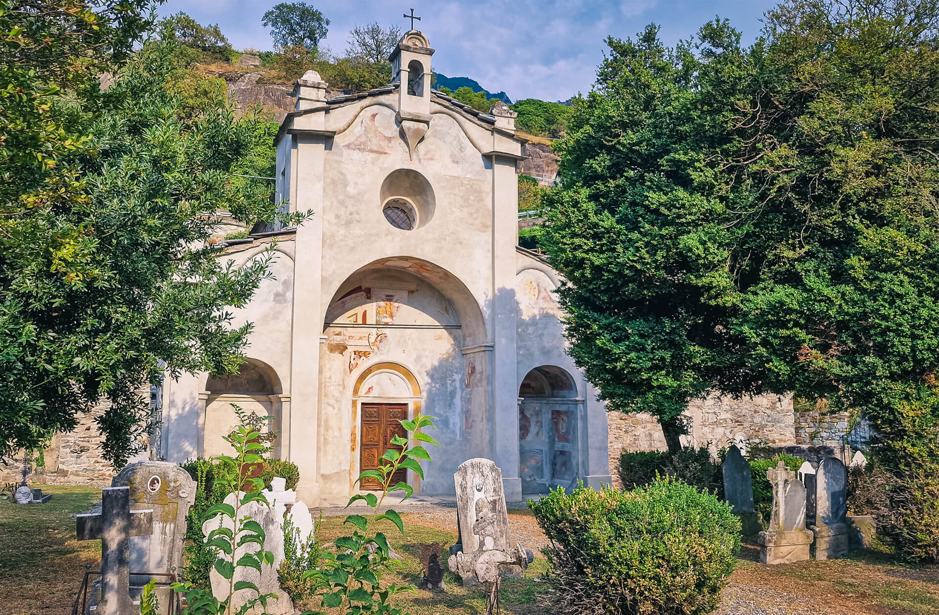 Cammino di Oropa Valdostano Chiesa Fontaney vista frontale a Pont-Saint-Martin