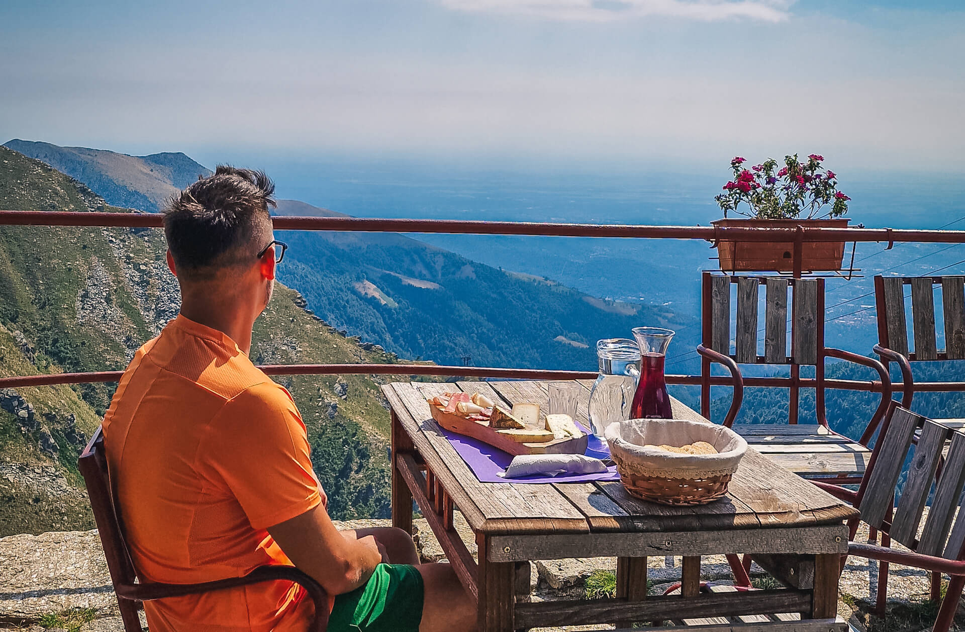 Cammino di Oropa Valdostano tappa 2 pausa al Rifugio Rosazza